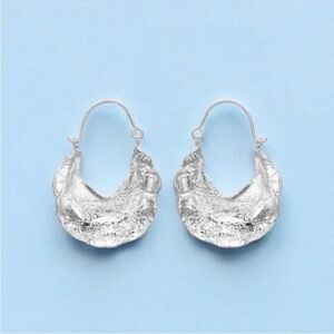 Avangarde Textured Crescent Hoop Earrings in Silver